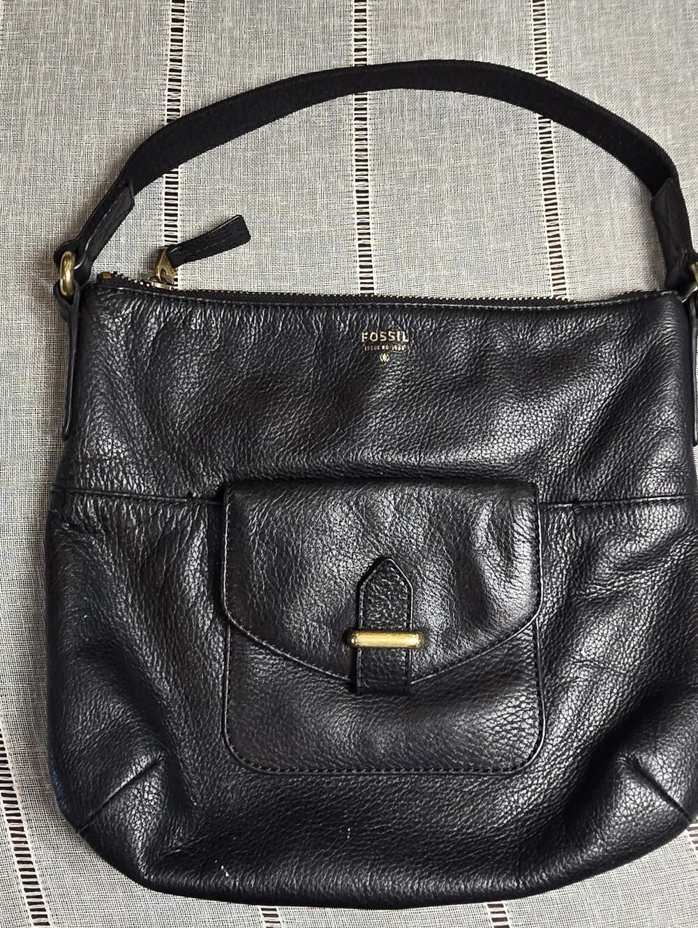 Fossil Black Pebbled Leather Shoulder Bag with Gold Hardware - Picture 10 of 12